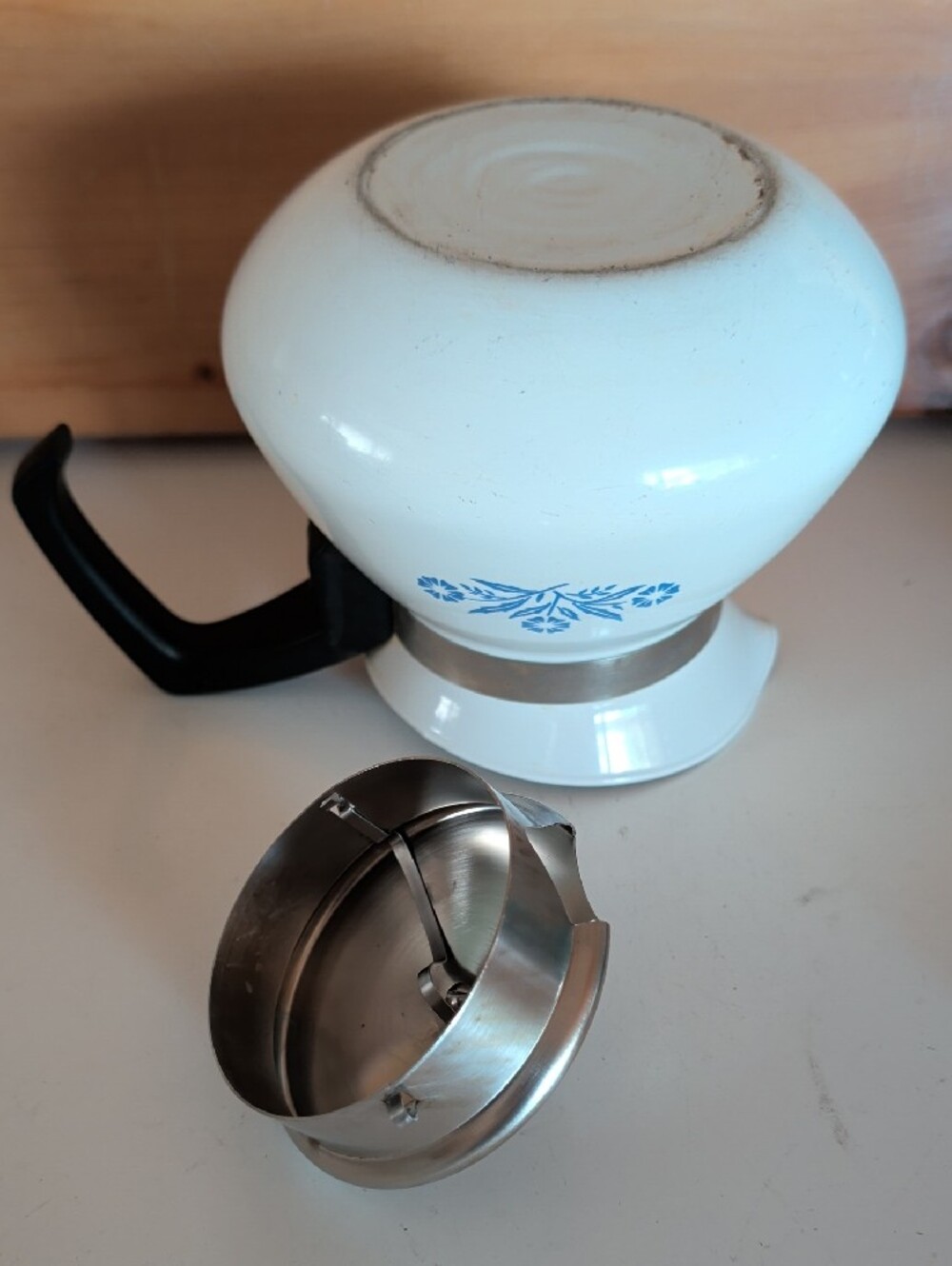 VTG. Corningware Blue Cornflower 6-cup Teapot .( Model P-104) - Picture 8 of 11